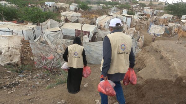 فيديو+صور| إنسانية المقاومة الوطنية توزع أضاحي العيد على 270 أسرة نازحة بالمخا 