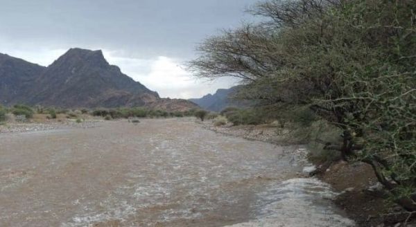 شبوة.. وفاة امرأة وطفل غرقًا بمياه السيول