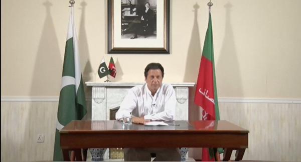 عمران خان يستبق السلطة الباكستانية ويعلن فوز حزبه