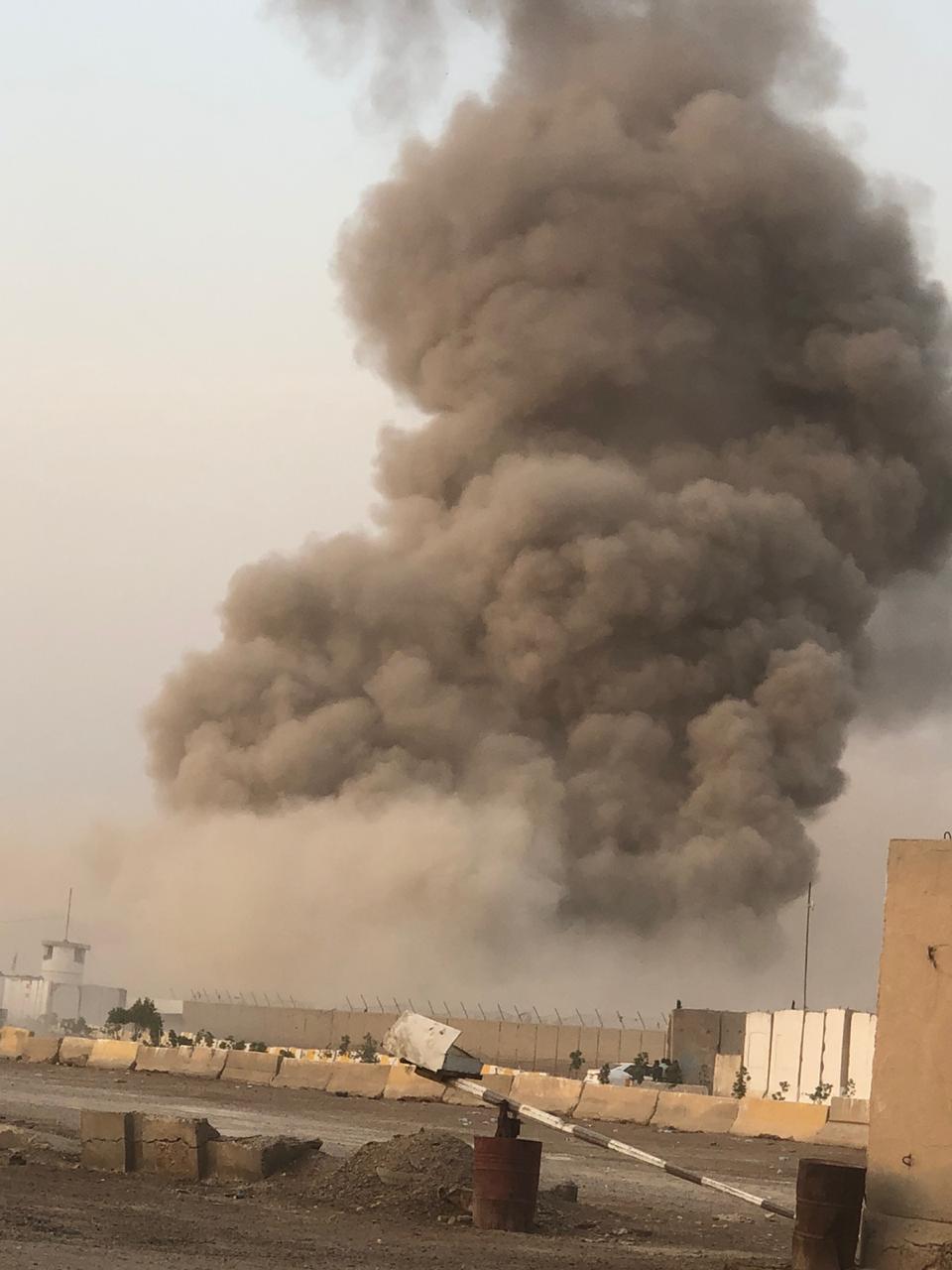 العراق.. انفجارات تهز قاعدة عسكرية في بغداد