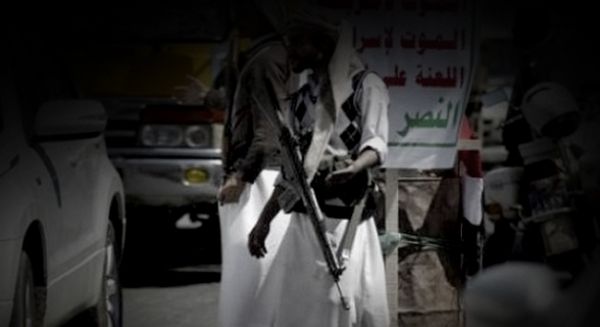 ثالث جريمة قتل أقارب خلال أيام. . مسلح حوثي يطلق النار على زوجته وطفلته 