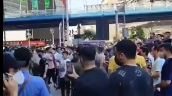 إيران .. الاحتجاجات تنتقل إلى قلب طهران 