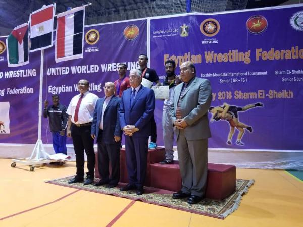منتخب المصارعة يحرز 5 برونزيات وفضية في البطولة العربية