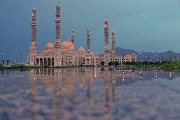 "مسجد الصالح".. أيقونة المعمار اليمني في مواجهة حقد مليشيا الحوثي( تقرير ميداني)