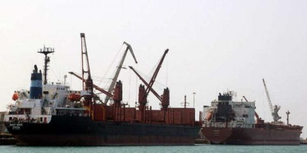 مسؤول بالحكومة: سمحنا هذا الشهر بدخول سبع سفن نفطية لمناطق يسيطر عليها الحوثيون 
