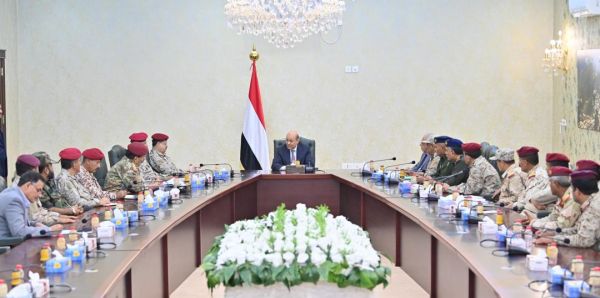 رئيس مجلس القيادة الرئاسي يُطلع قيادة وزارة الدفاع والقوات المسلحة والأمن بمستجدات الأوضاع ويشدد على رفع الجاهزية