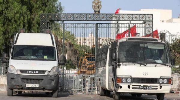 القضاء التونسي يحقق مع 4 موقوفين من «النهضة» بتهمة اللجوء إلى العنف