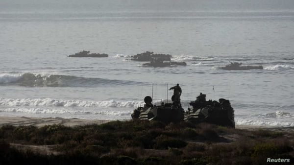 الجيش الأميركي يوقف البحث عن 8 من عناصره فقدوا بالبحر