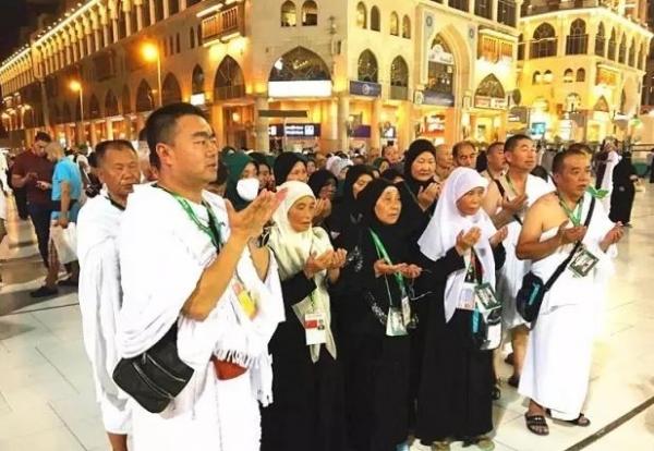 الصين تراقب حجاجها بأجهزة تعقب