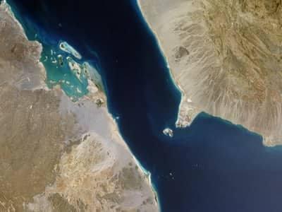 السعودية تستأنف نقل شحنات النفط عبر باب المندب