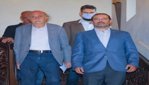 الحريري ينشر صورة تجمعه ووليد جنبلاط بعد انفجارات بيروت