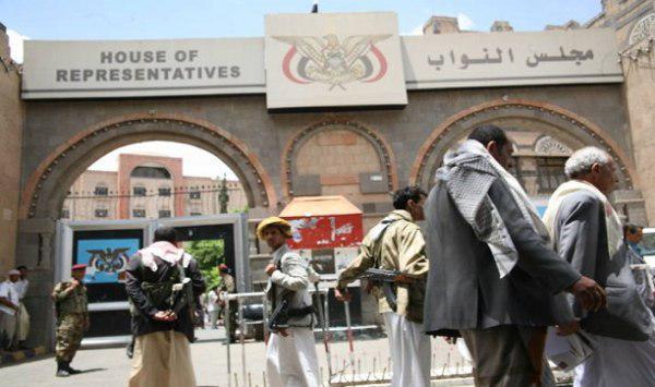 احتشاد قبلي في صنعاء بعد مقتل شيخ من عتمه على يد مشرفين حوثيين
