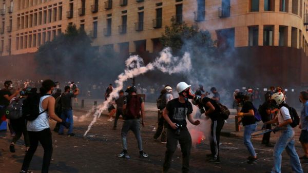 لبنان: نقل 13 جريحا إلى المستشفيات وإسعاف 71 ميدانيا خلال احتجاجات بيروت