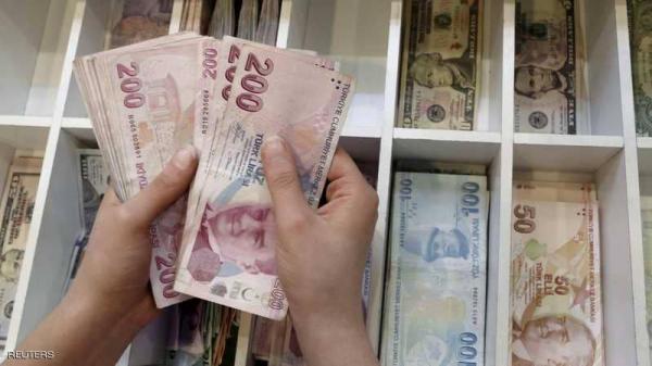 الليرة التركية تهوي أمام الدولار الأمريكي لمستوى قياسي
