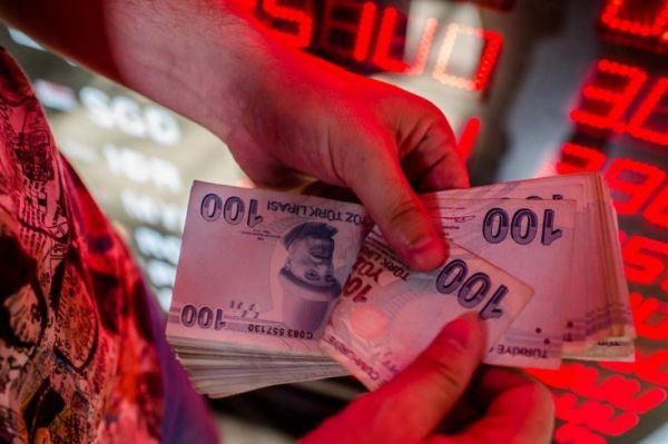 هبوط قياسي جديد لليرة التركية أمام الدولار 