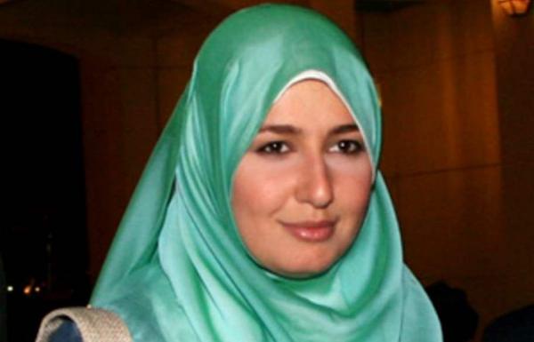 الممثلة المعتزلة حلا تقرر خلع الحجاب والعودة إلى التمثيل