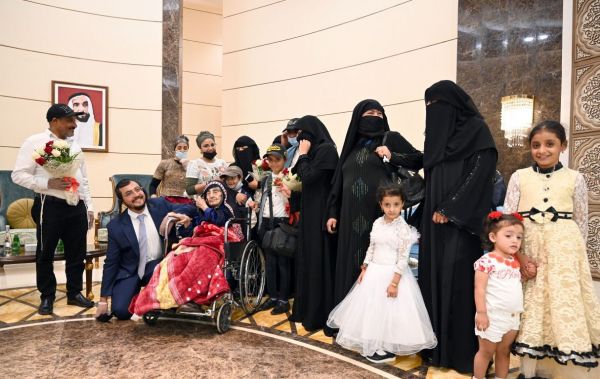 صور| الإمارات تعيد جمع أفراد أسرة يهودية يمنية بعد فراق 15 سنة