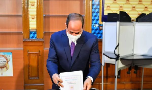 المصريون يدلون بأصواتهم لتشكيل مجلس شيوخ جديد