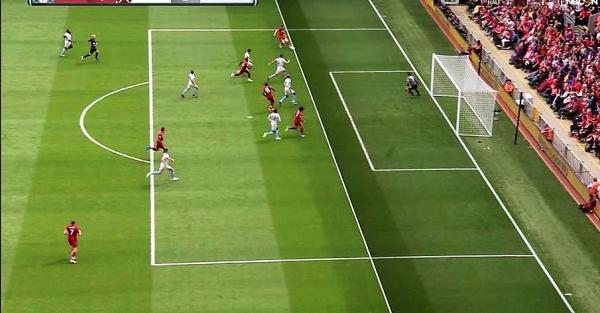 ليفربول يسحق ويستهام برباعية نظيفة في مستهل مشواره بالدوري 