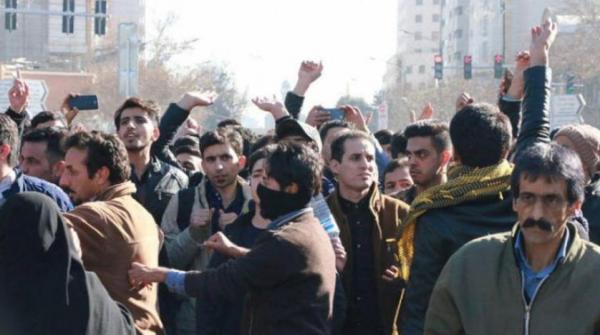 إيران.. اعتقالات بحق التجار ومنع مسؤولين من السفر خارج البلاد