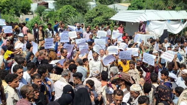 تعز.. وقفة تضامنية مع أسرة الحرق تطالب بإنصاف الضحايا