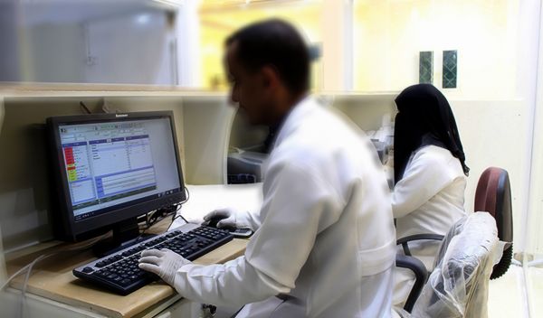 ميليشيا الحوثي تصادر خُمس الدخل اليومي للمراكز الطبية 