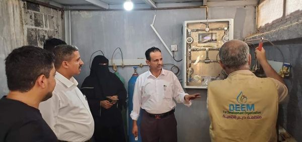 بدء العمل بمنظومة لنقل وتوزيع الأوكسجين بمستشفى المخا 