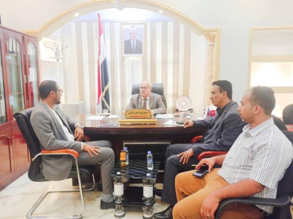 وزير الإدارة المحلية يؤكد ضرورة تفعيل المكاتب التنفيذية بمديريات الحديدة المحررة 
