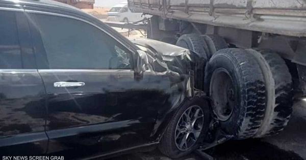 مصر.. سيارة نقل تصطدم بموكب وزير المحليات الجديد بعد ساعات من تعيينه