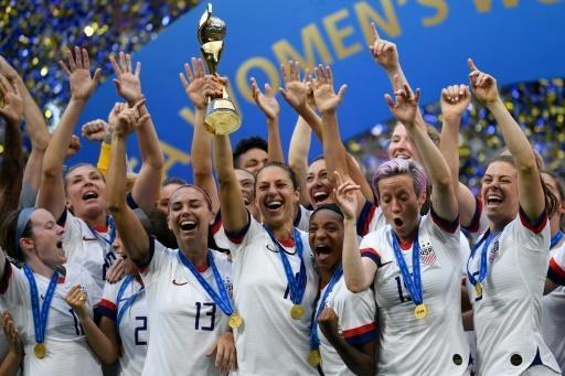 عشر دول تتسابق لستضافة كأس العالم للسيدات 2023
