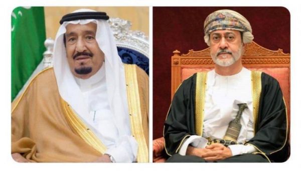 العاهل السعودي يبحث مع سلطان عمان تعزير العلاقات الثنائية