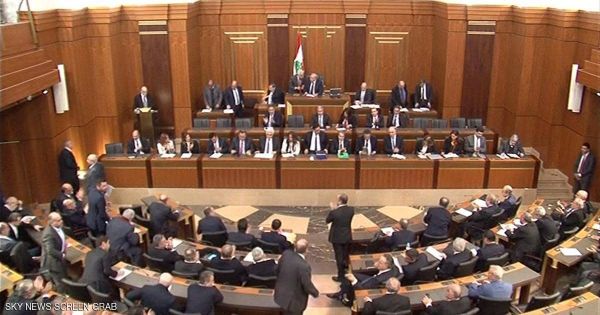 لبنان.. البرلمان يوصي بوقف دعم المواد الاستراتيجية المستوردة والإسراع في تشكيل الحكومة
