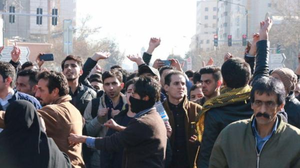 احتجاجات شعبية في إيران.. والسلطات تصفها ب"المؤامرة"