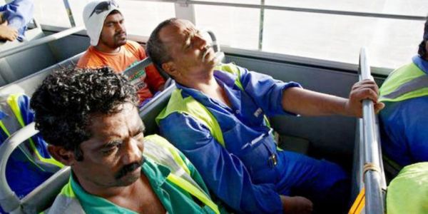 هيومن رايتس: العمال الأجانب في قطر يتعرضون للاستغلال وبعضهم غير قادر على شراء الطعام 