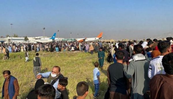 ممنوع من دخول بريطانيا يصلها كلاجئ أفغاني