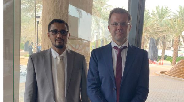 الوكيل القُديمي يطلع مسؤولا ألمانيا على انتهاكات الحوثيين بالحديدة 