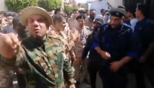 مظاهرات طرابلس.. انشقاق مسلحين ينذر بقلب الطاولة