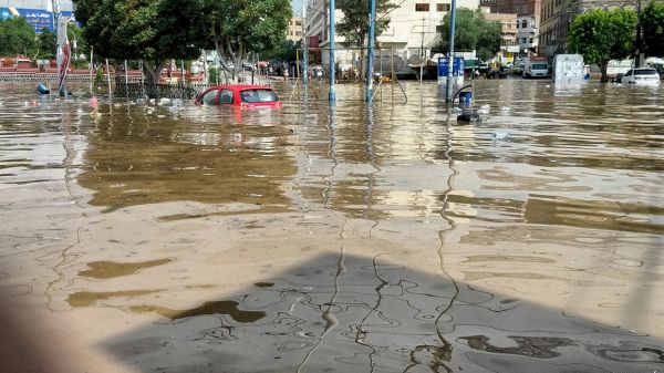 أمطار غزيرة على العاصمة صنعاء والأرصاد يتوقع استمرارها