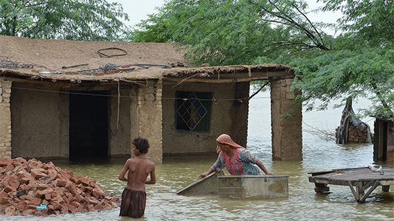 مساعدات إغاثية إماراتية عاجلة لمتضرري الفيضانات والسيول في باكستان