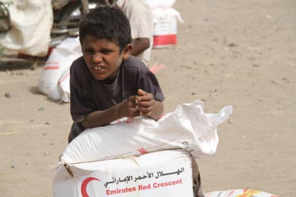 هلال الإمارات يواصل توزيع المساعدات الغذائية للمحتاجين والنازحين في الخوخة