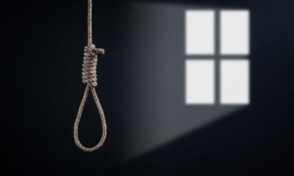 تحت طائلة الظروف المعيشية الصعبة.. تربوي يُقدِم على الانتحار 
