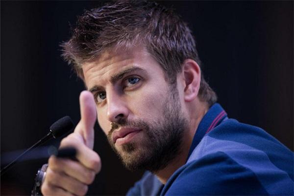 ضبط مدافع برشلونة بيكيه "متلبسا"
