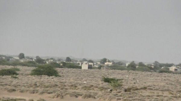 المليشيا الحوثية تمطر ممتلكات مواطنين في الجاح بالحديدة بعشرات القذائف المدفعية