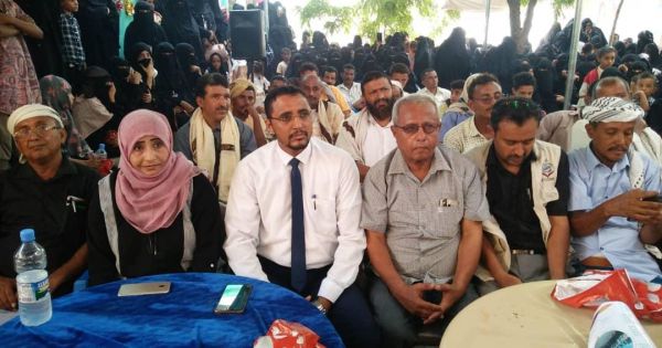وكيل أول الحديدة يدشن توزيع ماكينات خياطة لعشرات النساء في حيس