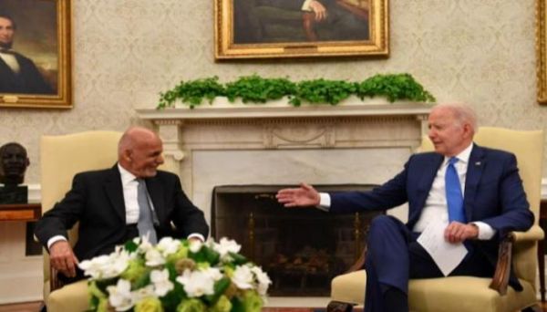 "مكالمة" قبل سقوط كابول.. 14 دقيقة بين بايدن وغني