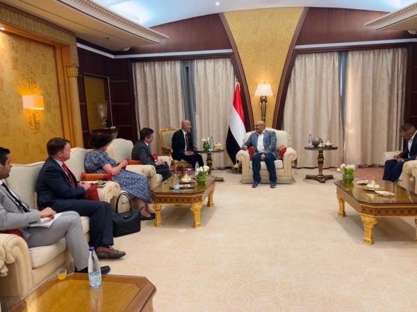 عضو مجلس القيادة الرئاسي العميد طارق صالح يلتقي السفير الأمريكي 