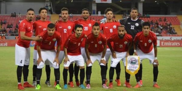 بعثة منتخبنا الوطني الأول لكرة القدم تتوجه الى سنغافورة 