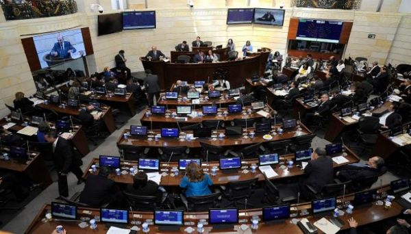 كورونا يصيب 13 نائبا بـ"الشيوخ الكولومبي" بعد جلسة عامة