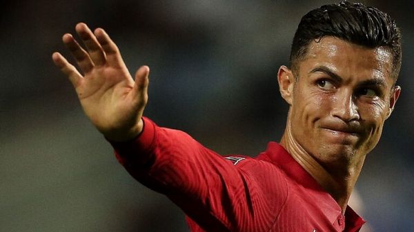  مانشستر يونايتد يؤجل الظهور الأول لرونالدو  
