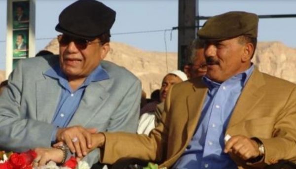 العميد طارق صالح يعزي باسمه وحراس الجمهورية في وفاة الأستاذ باجمال